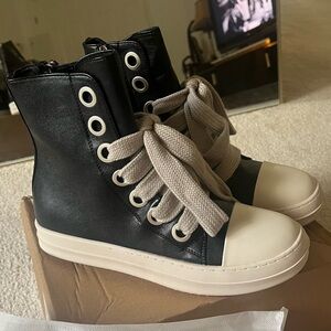 Shein sneakers size 42 NWT